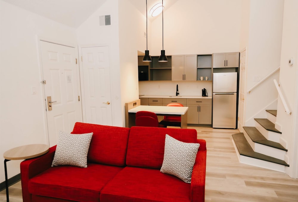 Room, Multiple Beds, Non Smoking (Deluxe Penthouse Suite) - Photo 1