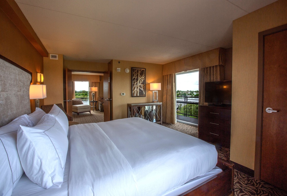 Suite, 2 Bedrooms, Non Smoking, Balcony photo 1