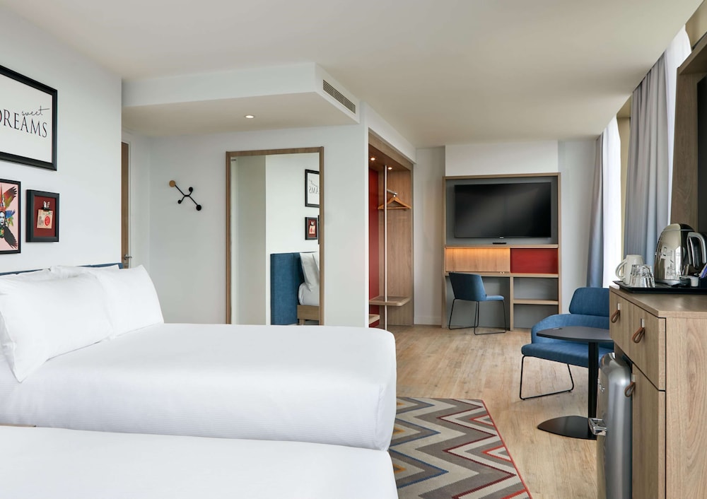 Room, 2 Queen Beds, City View