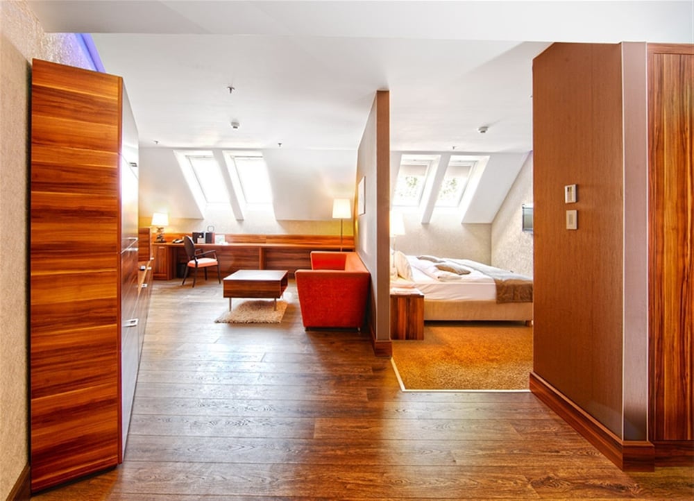 Suite, Multiple Beds (Additional Living Area) - Photo 8