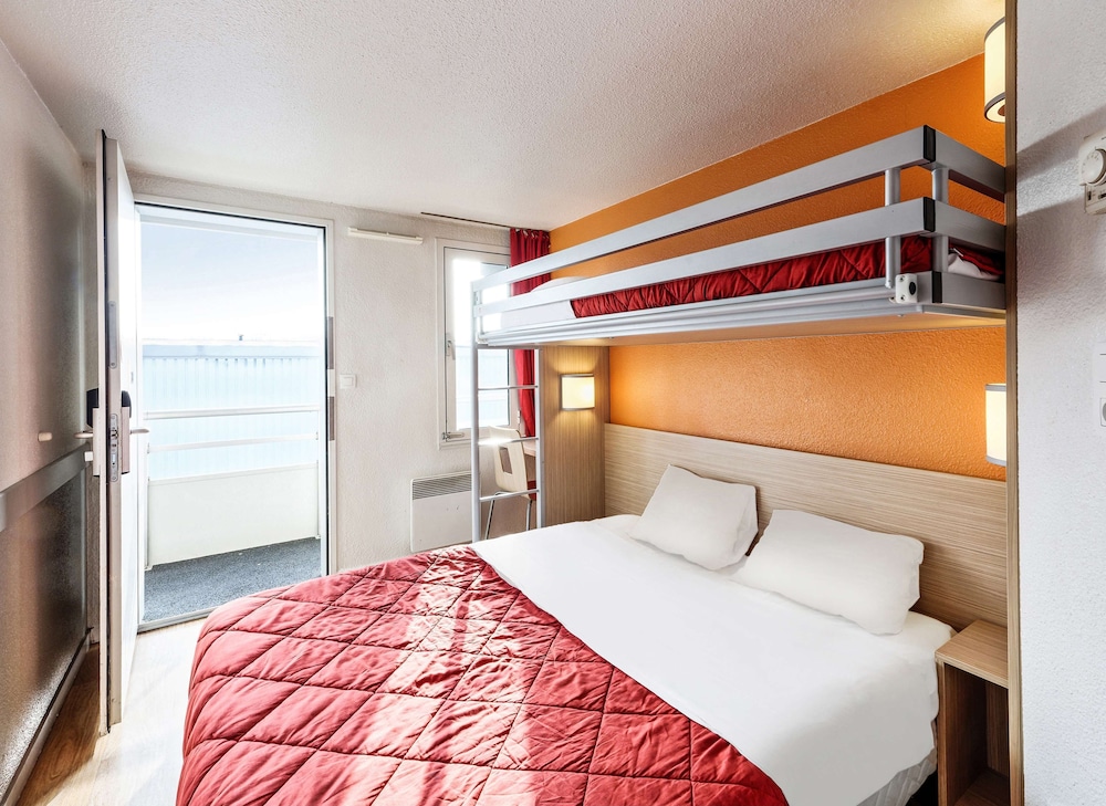 Standard Room, Multiple Beds (1 Double and 1 Single bed) - Photo 2