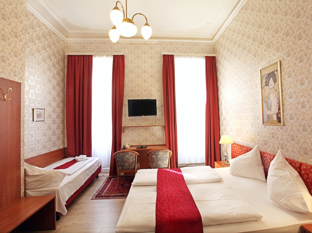 Economy Triple Room