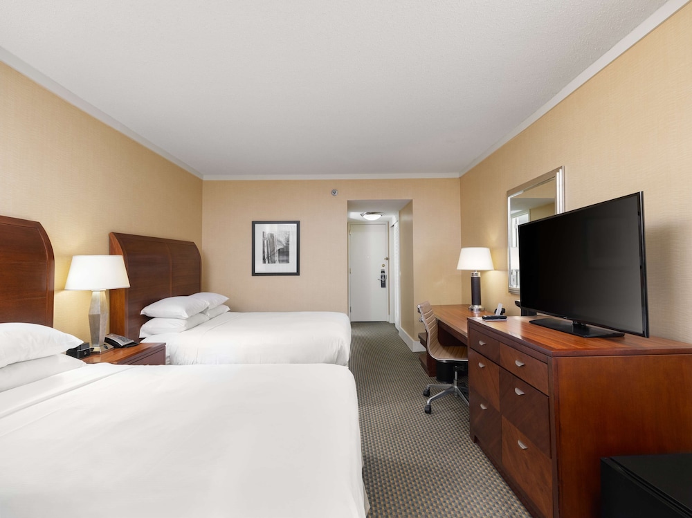 Room, 2 Queen Beds, Accessible (Mobility & Hearing, Roll-in Shower) - Photo 3