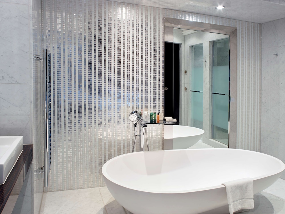 Presidential Suite, Club Lounge Access