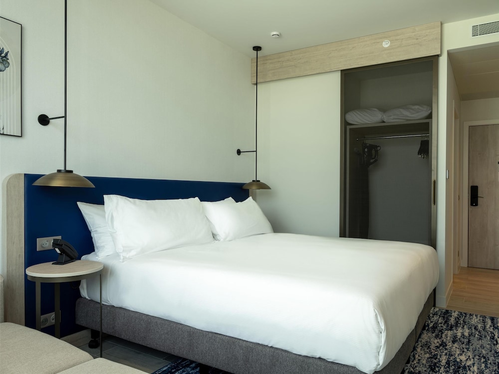 Room, 1 King Bed photo 2