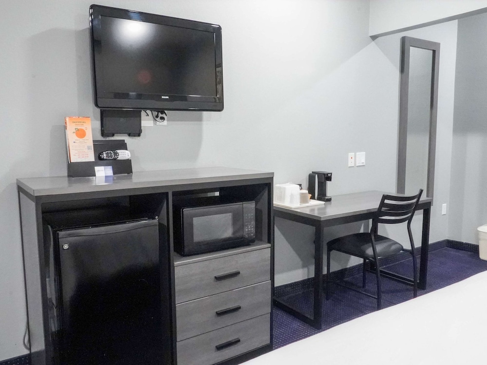 Suite, 1 King Bed, Non Smoking - Photo 1