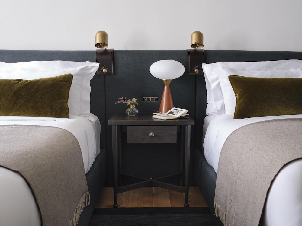 Deluxe Room, 2 Queen Beds - Photo 2