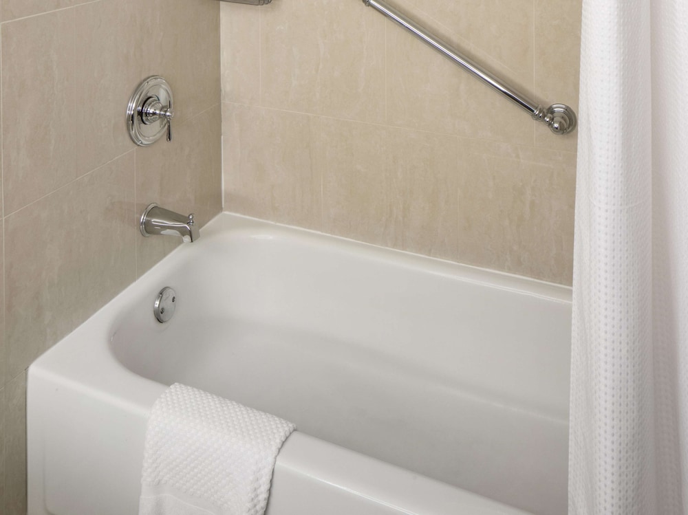 Deluxe Junior Suite, 2 Queen Beds - Photo 6