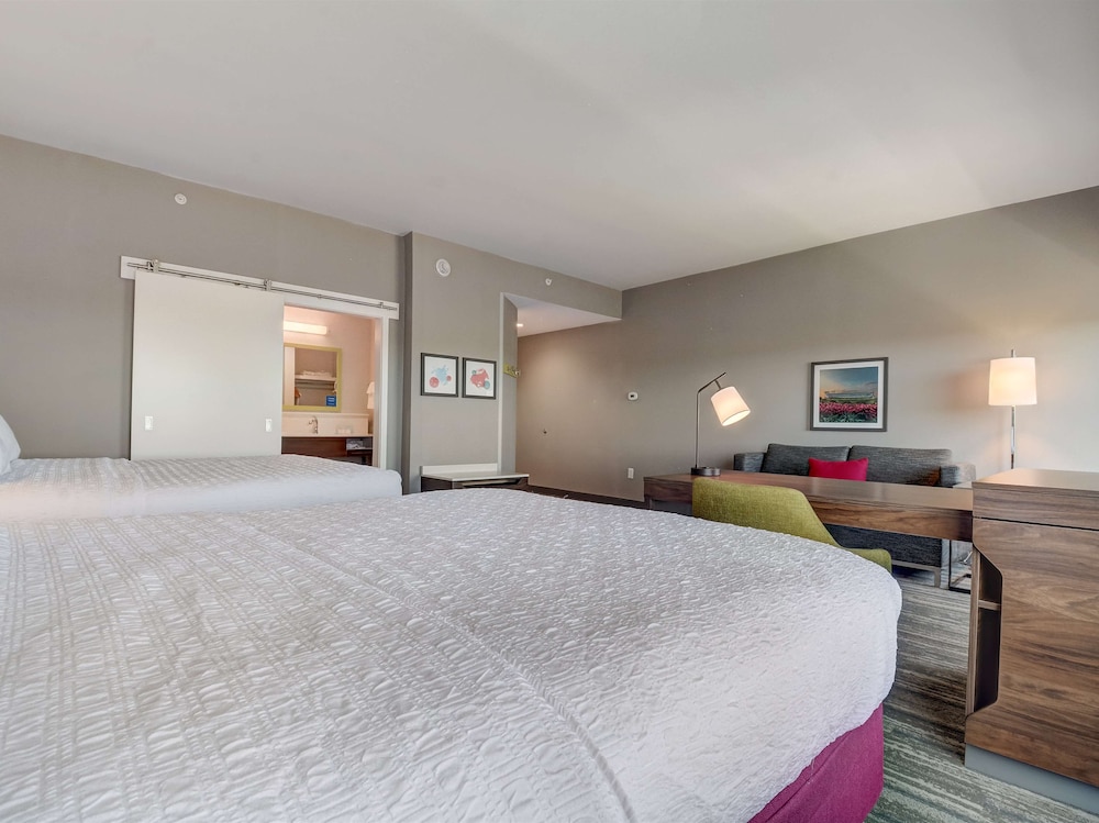 Studio, 2 Queen Beds, Accessible (Hearing) - Photo 2
