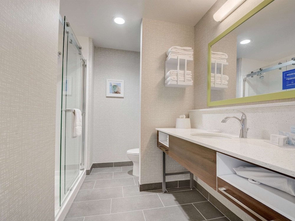 Studio, 2 Queen Beds, Accessible (Hearing) - Photo 13