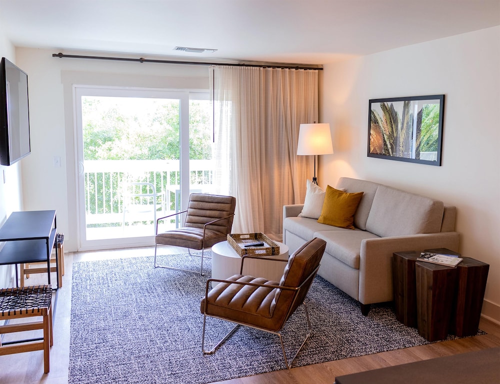 Standard Suite, 1 Bedroom - Photo 11