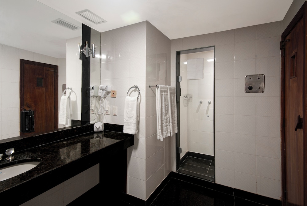 Premium Suite, 2 Queen Beds - Photo 4