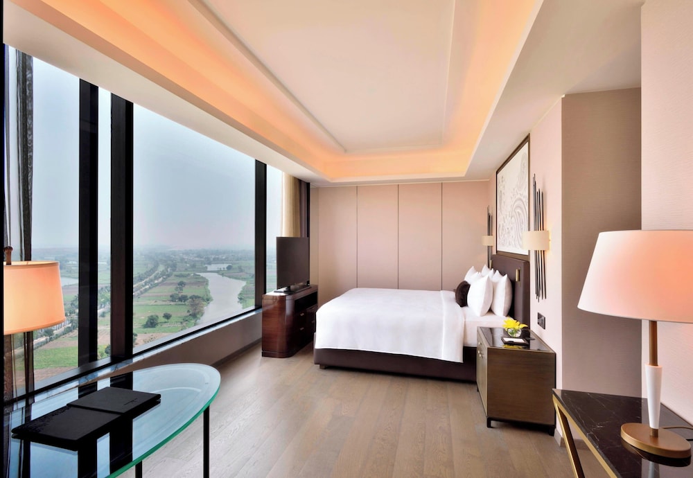 Available room thumbnail 5