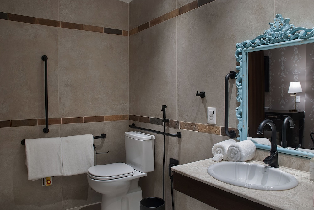 Accessible Double Room - Photo 4