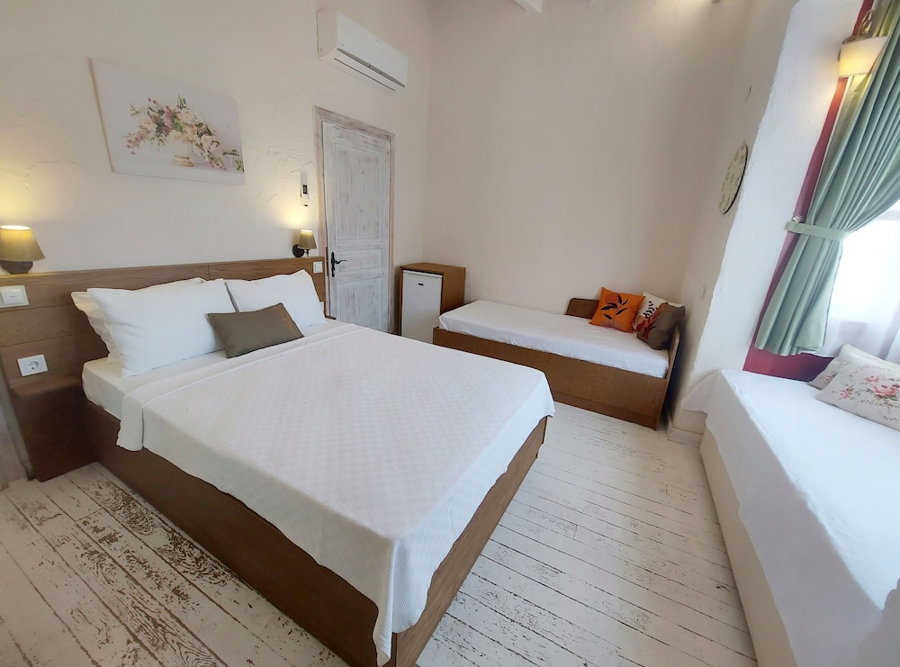 Habitación Familiar Deluxe, Junto a la Ventana