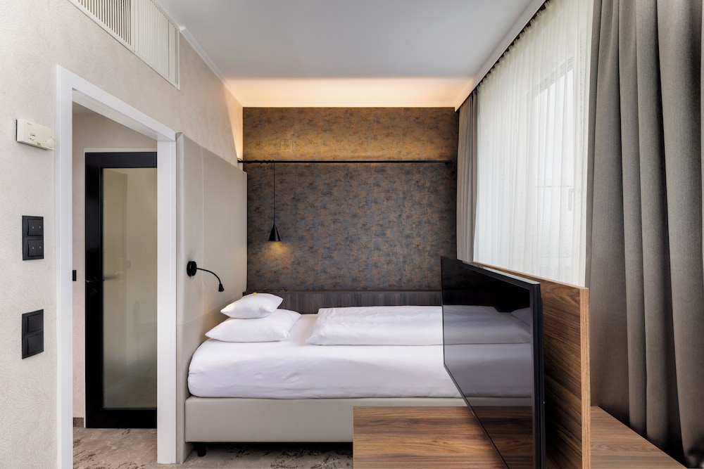 Panoramic Single Room, Patio, City View photo 3
