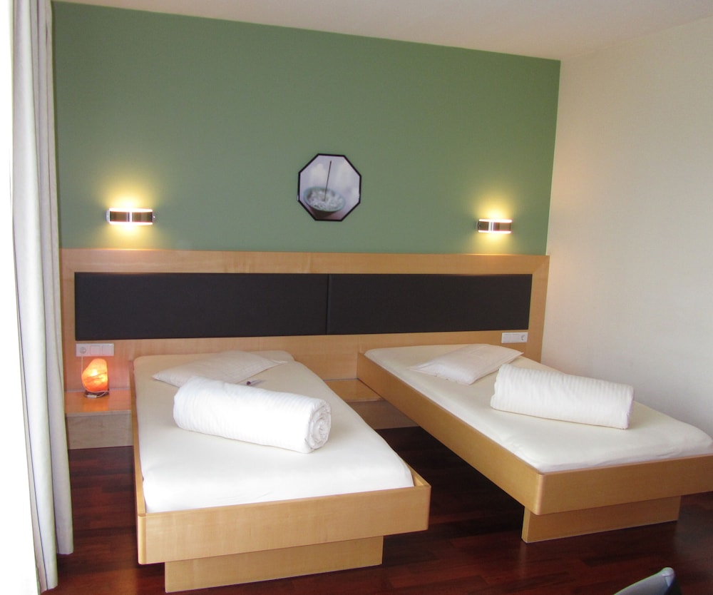 Standard Double or Twin Room - Photo 5