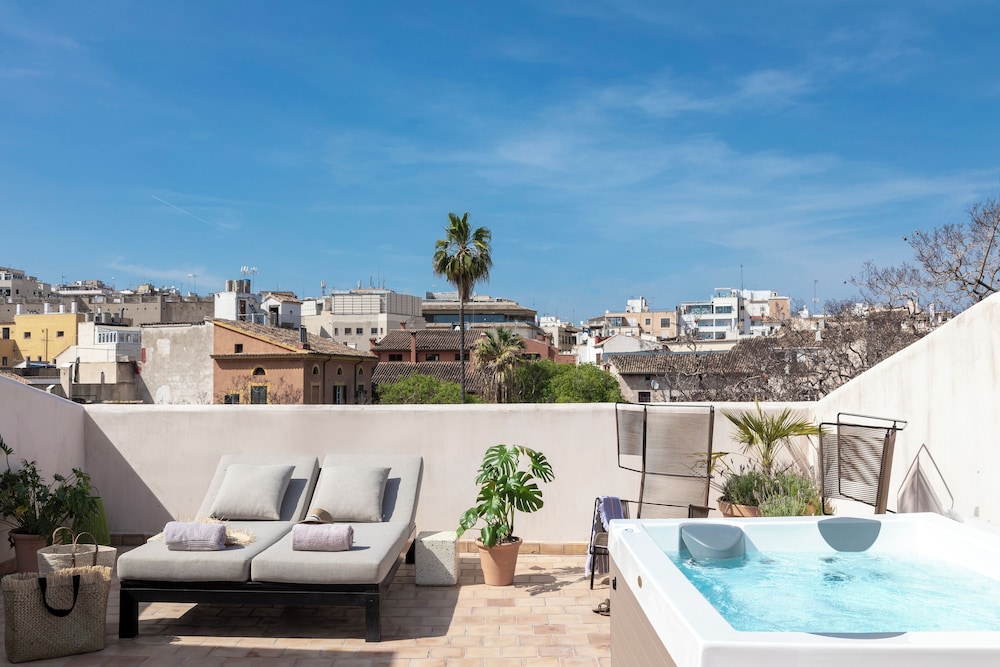 Suite with Hot Tub & Terrace Rooftop thumbnail 6