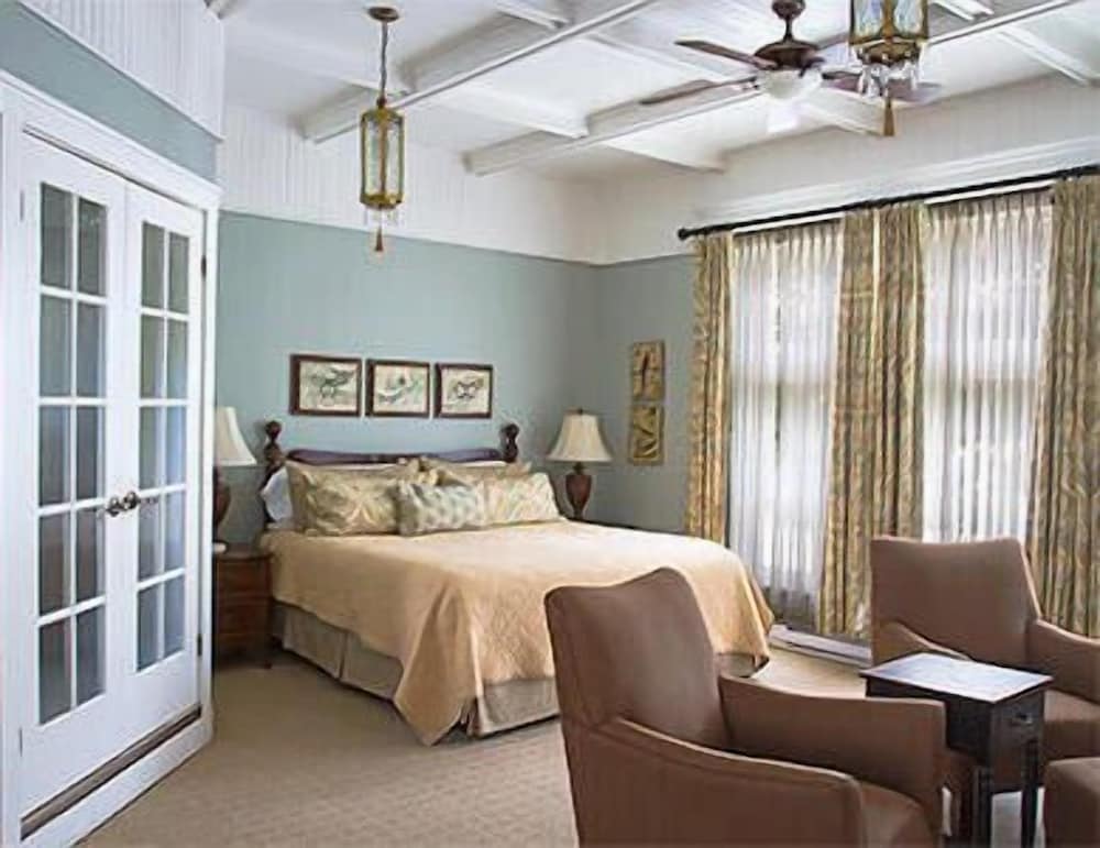 King Suite #1 with Fireplace photo 1