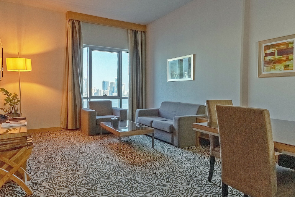 Executive Suite, 1 King Bed, Lagoon View photo 3