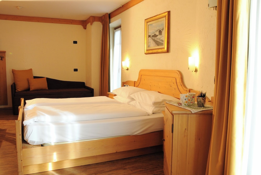Family Quadruple Room photo 2