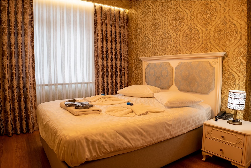 Standard Suite, 1 Queen Bed with Sofa bed photo 3