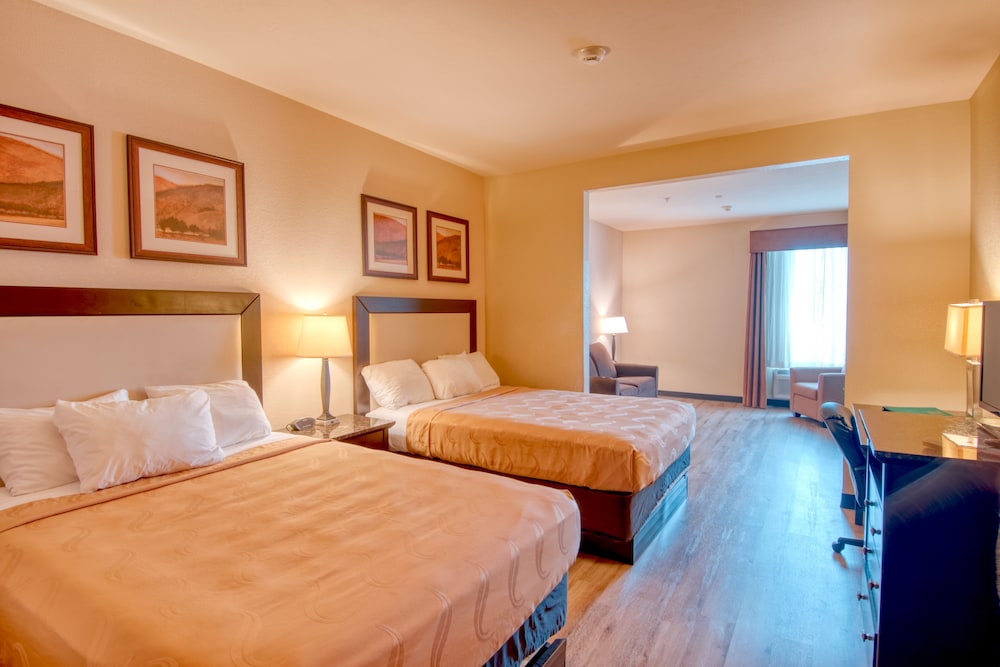 Double Room, 2 Queen Beds photo 2