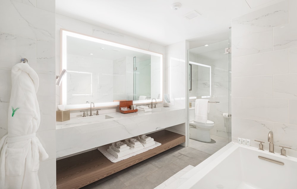 Two-Bedroom Suite with a Balcony photo 3