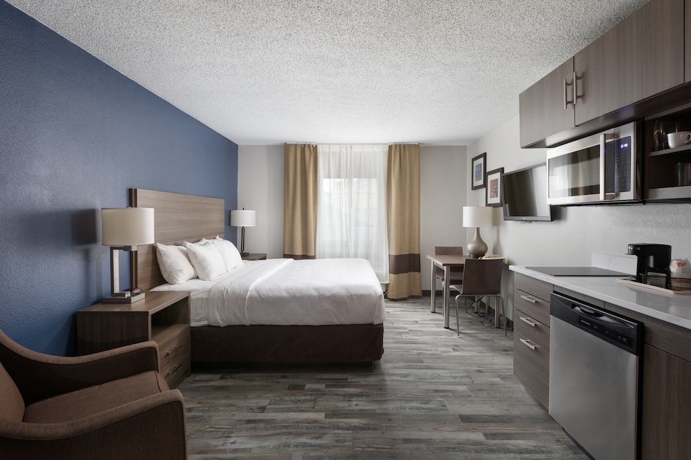 Suite, 1 Queen Bed, Accessible, Non Smoking (Efficiency) photo 1