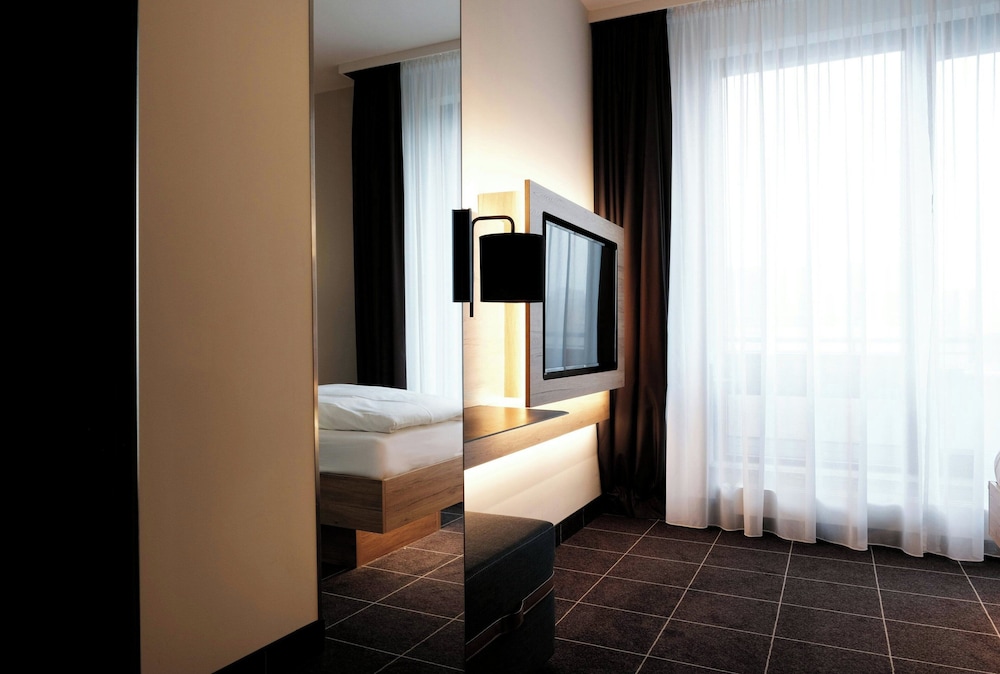Standard Room, 1 Twin Bed thumbnail 6