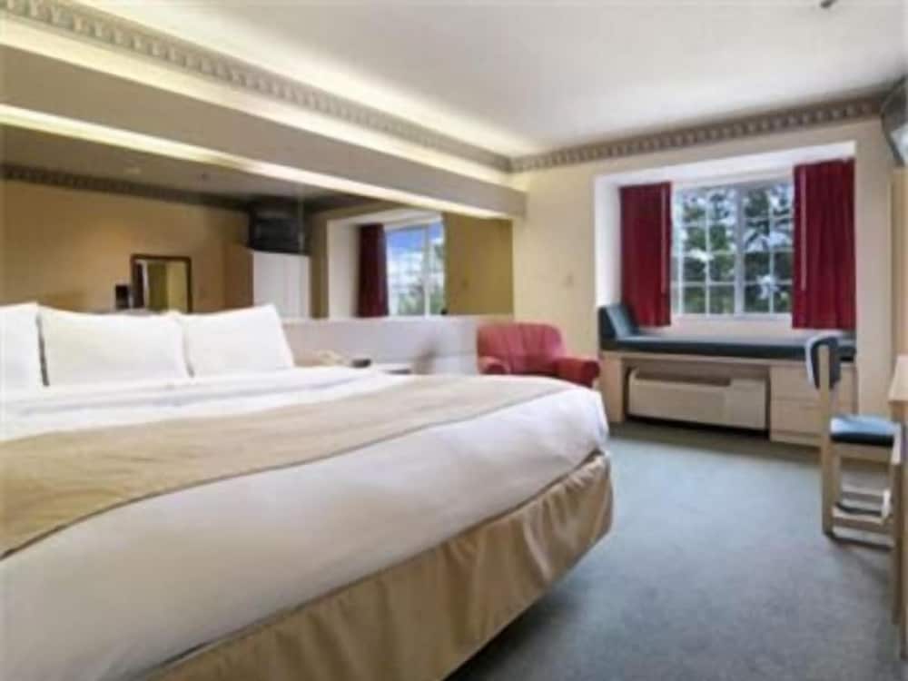 Suite, 1 King Bed, Smoking
