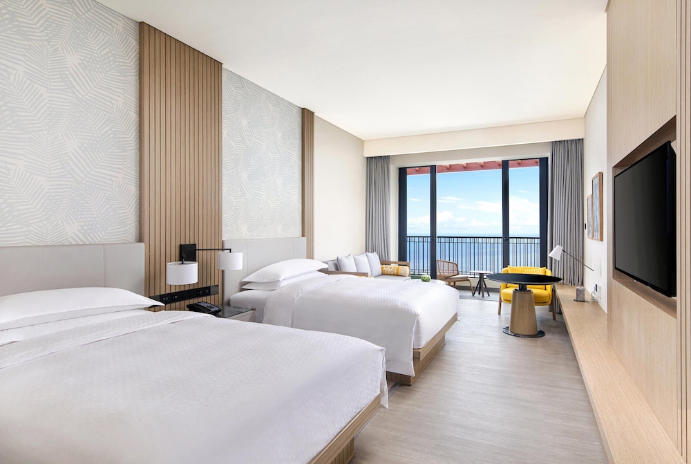 Room, 2 Double Beds, Balcony, Partial Sea View photo 3