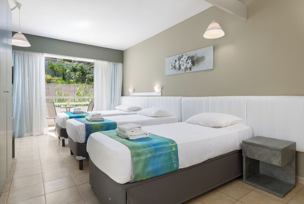 Standard Triple Room, 1 Bedroom (Land View) photo 1