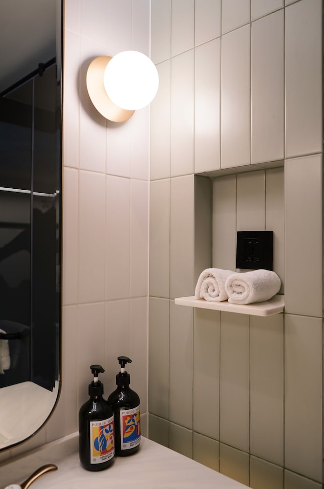 Twin Room (Uptown) photo 3