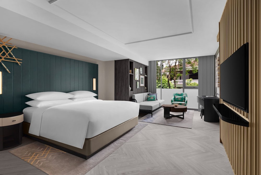 Studio Suite, 1 King Bed, Club Lounge Access
