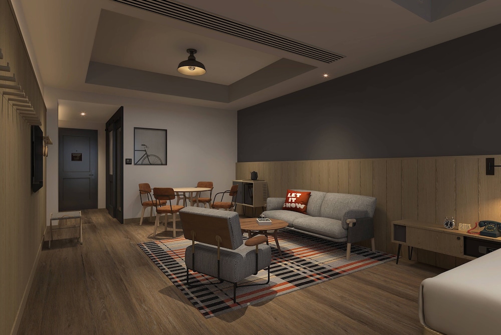 Premium Room, 1 Queen Bed, City View - Photo 3