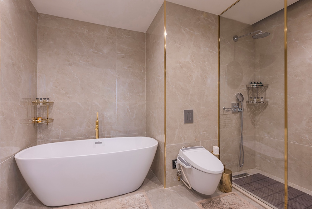 Executive Suite - Photo 4