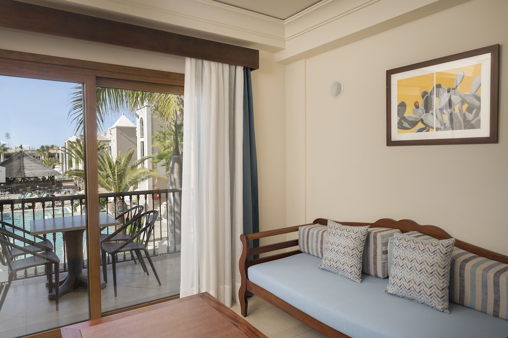 Suite, Pool View (2+1) photo 3