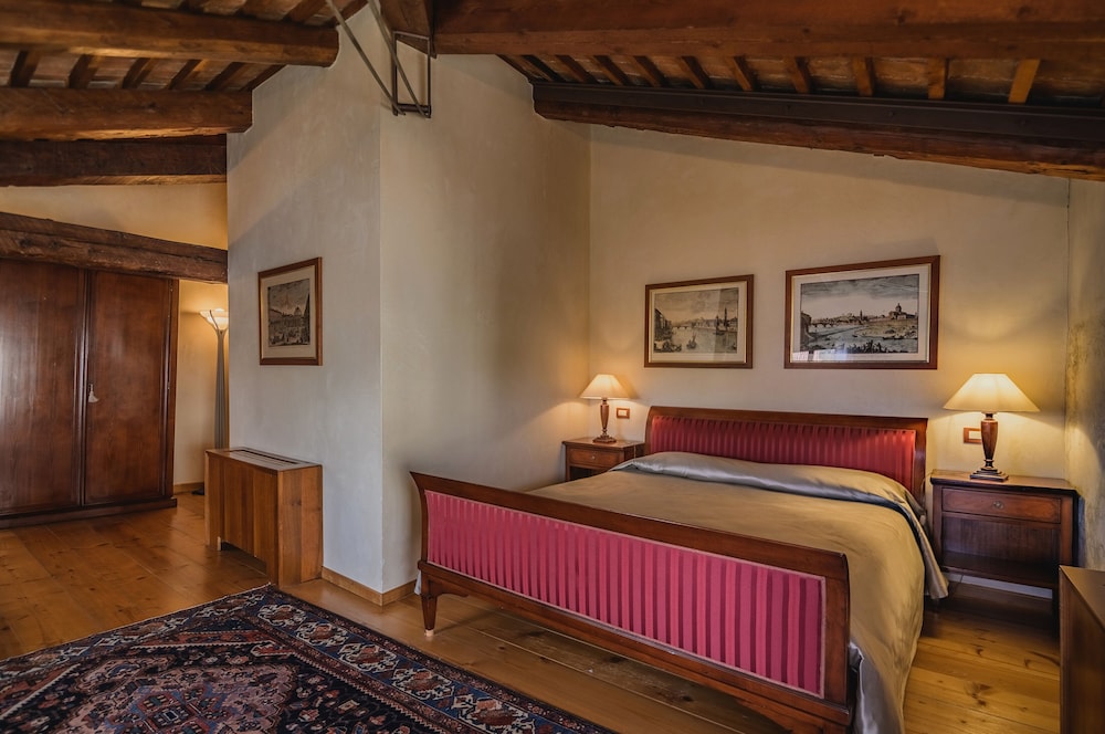 Superior Room, 1 Queen Bed photo 3