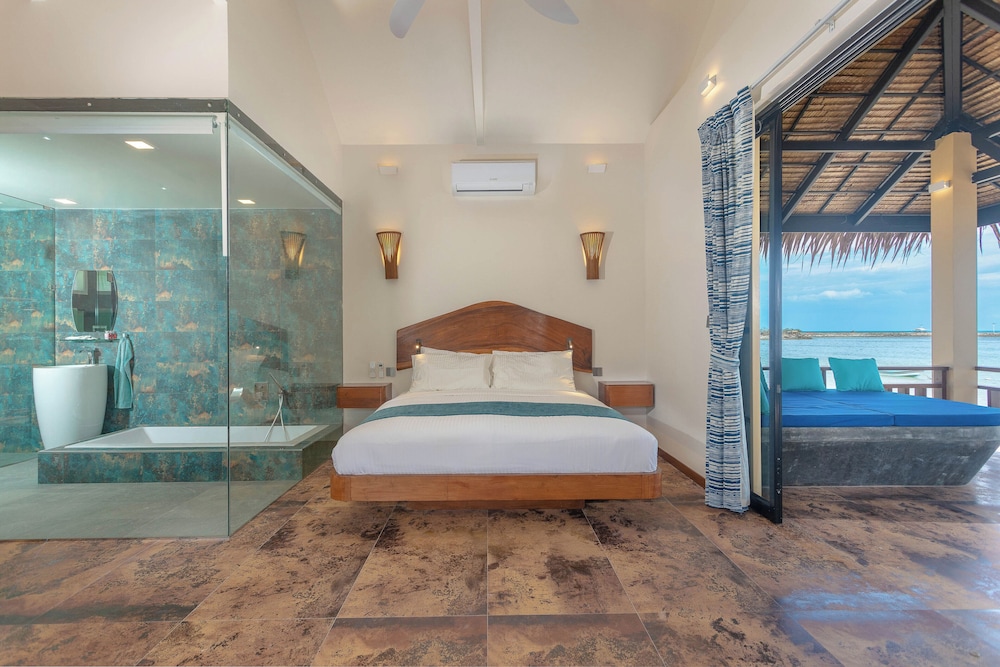 Beachfront 1 bedroom Villa - Photo 19