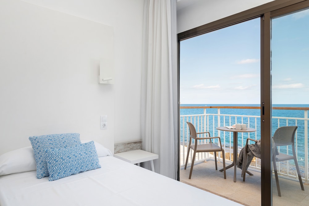 Double Room, Balcony (Front Sea View) photo 3