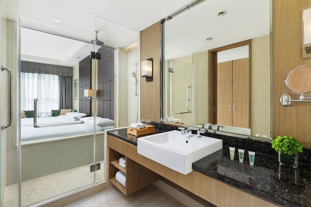Executive Room, 1 King Bed - Photo 6