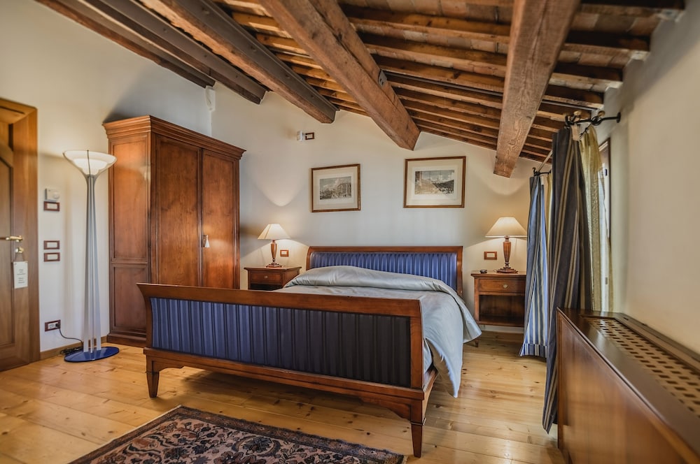 Standard Room, 1 Queen Bed photo 1