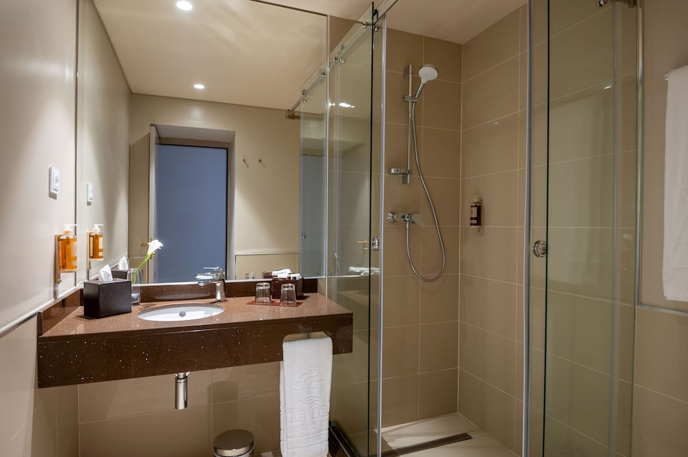 Deluxe Twin Room (2 Adults + 1 Child) - Photo 3