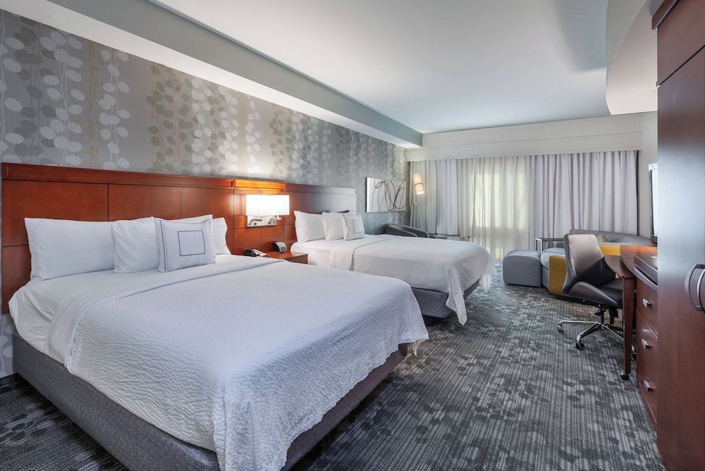 Room, 2 Queen Beds - Photo 2
