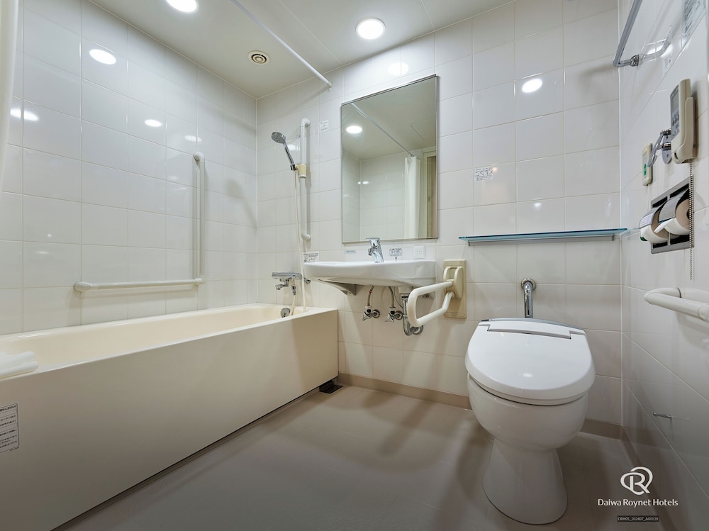 Universal Triple Room, Non Smoking - Photo 10