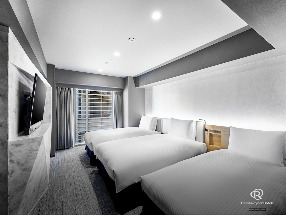 Daiwa Roynet Hotel Nishi-Shinjuku PREMIER bedroom photo