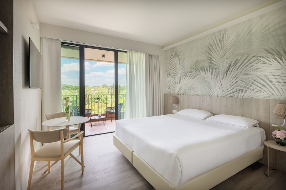 Deluxe Room - Photo 7