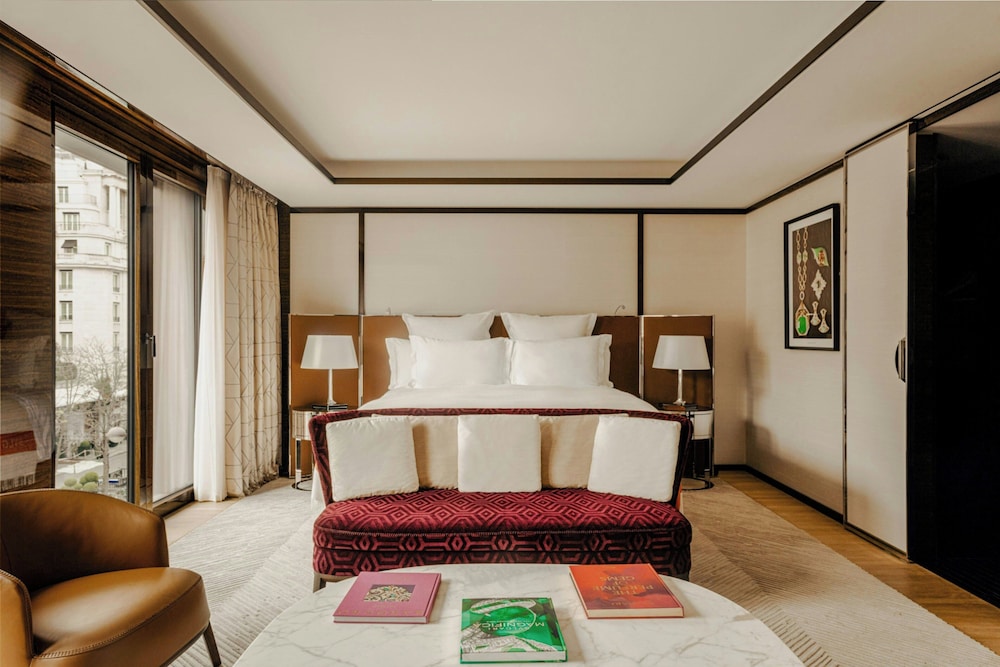 Junior Suite, City View thumbnail 5