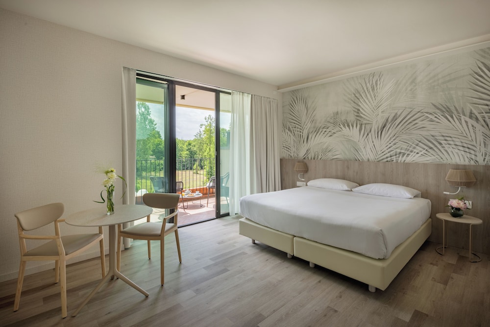 Deluxe Room - Photo 1